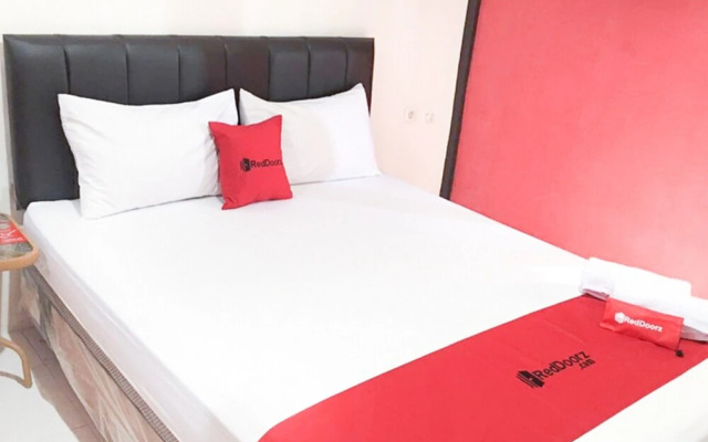 RedDoorz @ Simpang Lima Jupiter