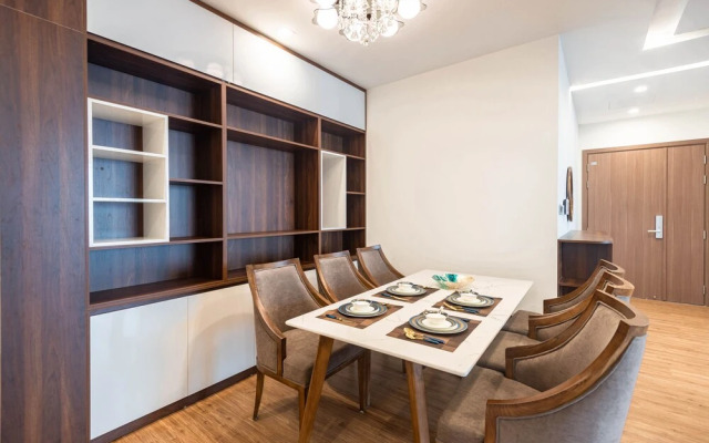 Luxury Apartment at VinHomes Metropolis