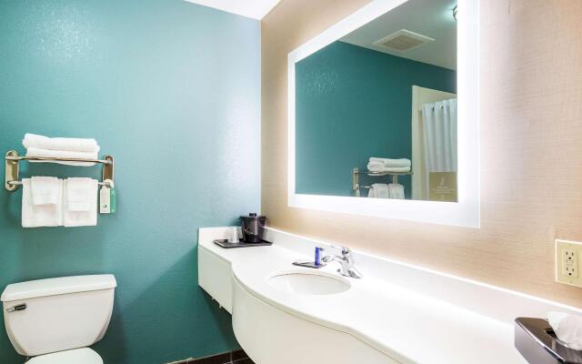 Sleep Inn & Suites Dunmore