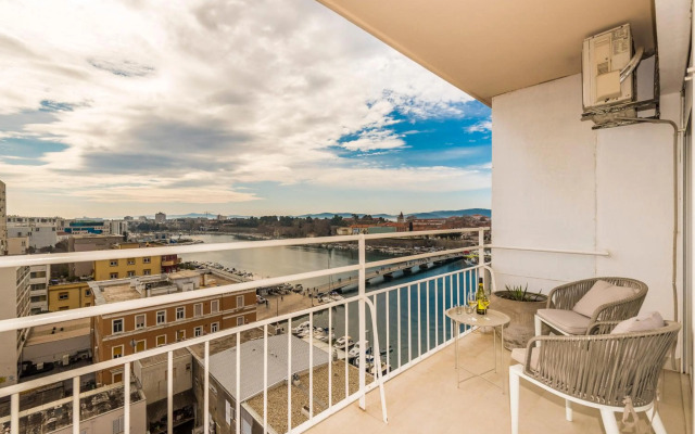 Urban Luxury Apartment