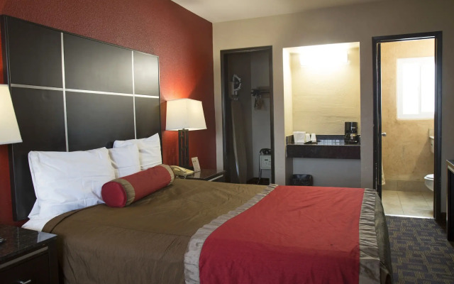 Harbor Inn and Suites Oceanside