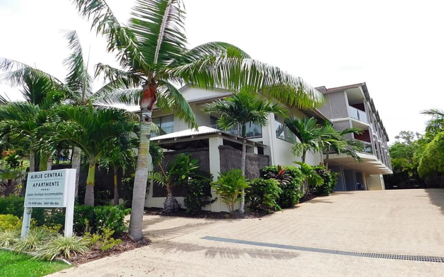 Watersons at Airlie Central Apartments – Outside – Airlie Beach
