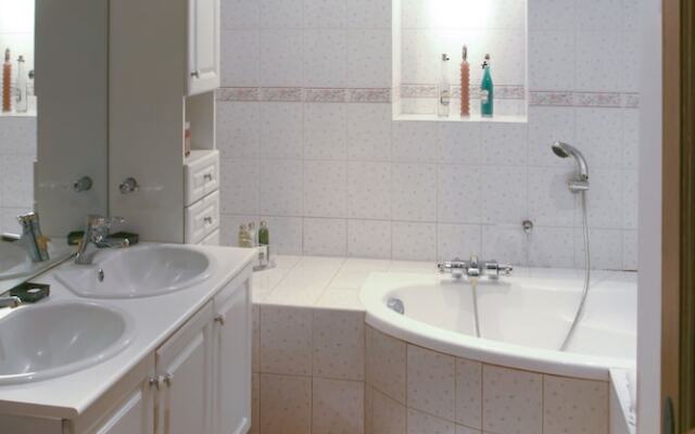 Villa With 4 Bedrooms in Mollans-sur-ouvèze, With Wonderful Mountain V