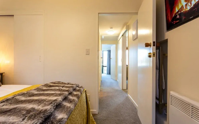 Alpine Gold With Incredible Lake Views SPA