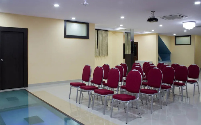 Collection O 5072 Padmini Hotel
