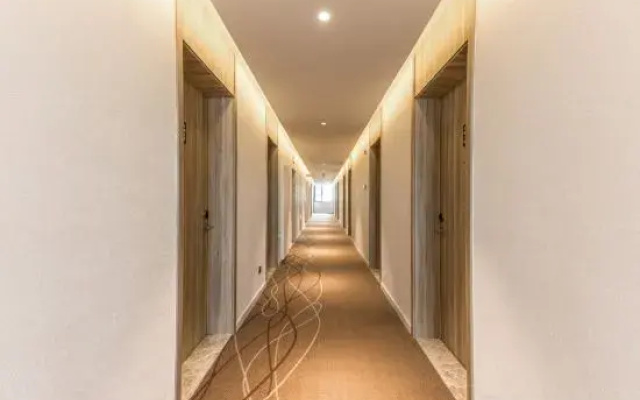 HanTing Premium Hotel (Shanghai Yingao West Road Subway Station)
