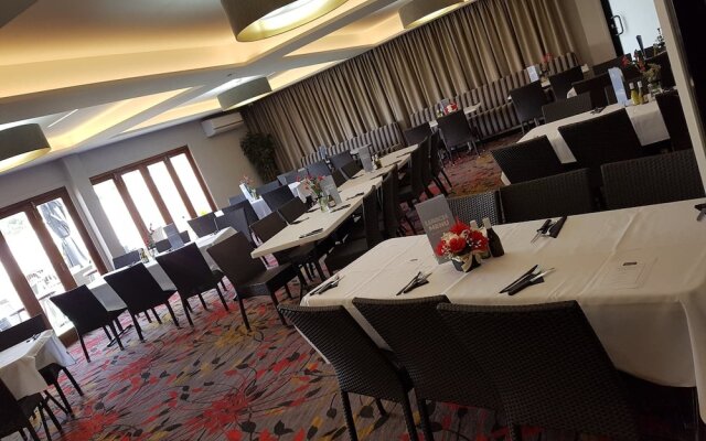 OSheas Windsor Hotel