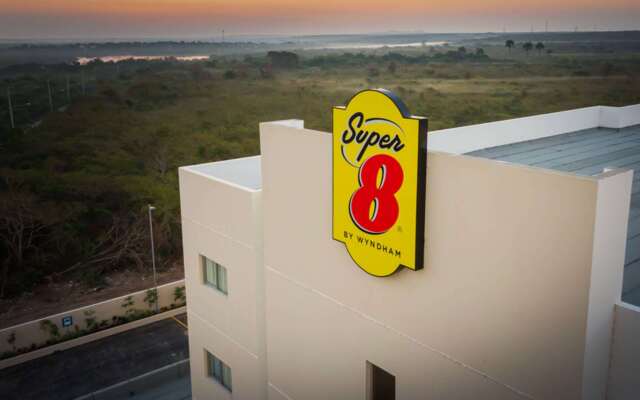 Super 8 By Wyndham Manzanillo