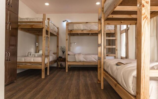 Ree Hostel By Raybo