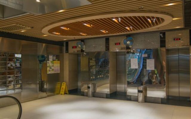 Hoo Sang Hostel (Mong Kok Metro Station E1 Exit)