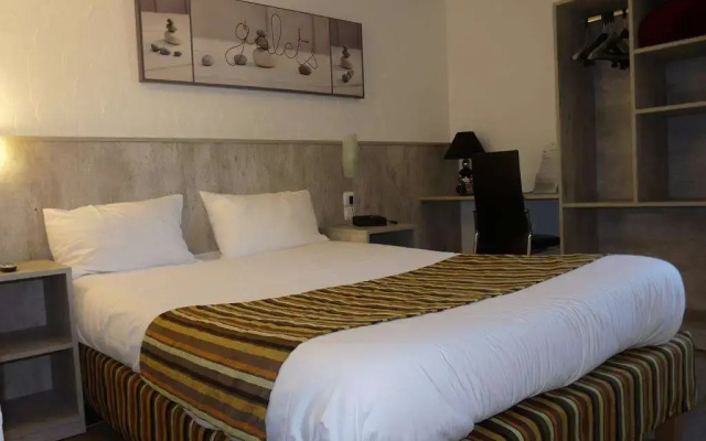 Brit Hotel Bosquet