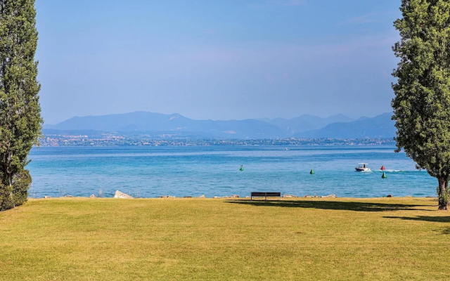 Luxury Lake Front Catullo A2 by Wonderful Italy