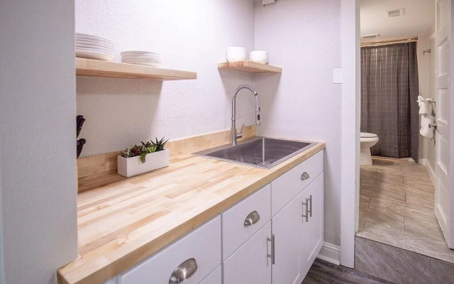 Cozy Retreat | Walk to UNC | FREE Cruiser Bikes