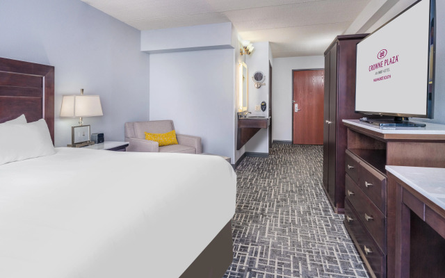 Crowne Plaza Milwaukee South by IHG