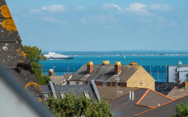 Trent Tops 3-bed penthouse apartment in West Cowes