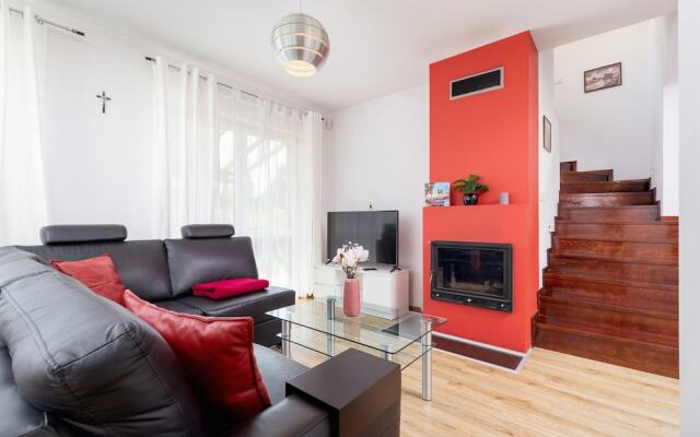 Czarnochowice House by Renters