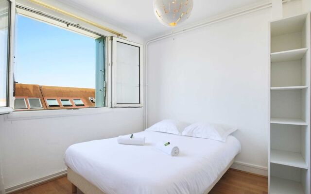 3 Bedrooms Hypercenter Terrace and Parking