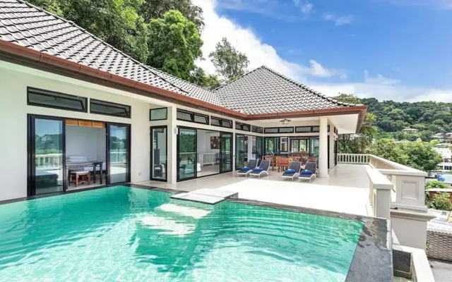 Luxury Beachfront Tai Pan Villa