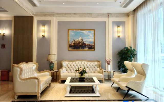 Vienna Hotel (Youyang Taohuayuan Branch)