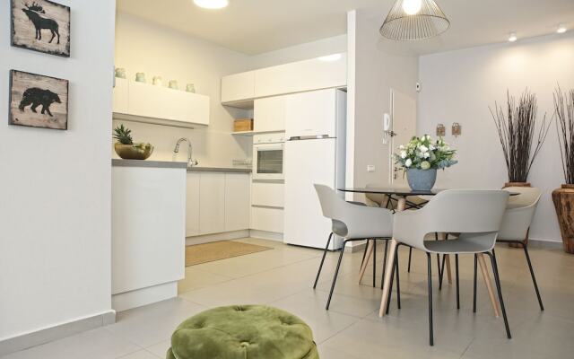 Ella Sr By Tlv2rent