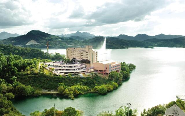 Cheongpung Resort Lake Hotel