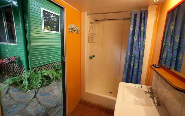 Lake Eacham Tourist Park & Self Contained Cabins