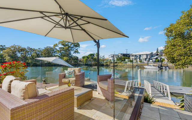 Waterfront Family Entertainer   5 Bedroom   Pool