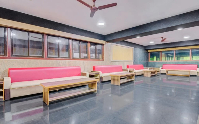 OYO 1327 Inchara Hotel