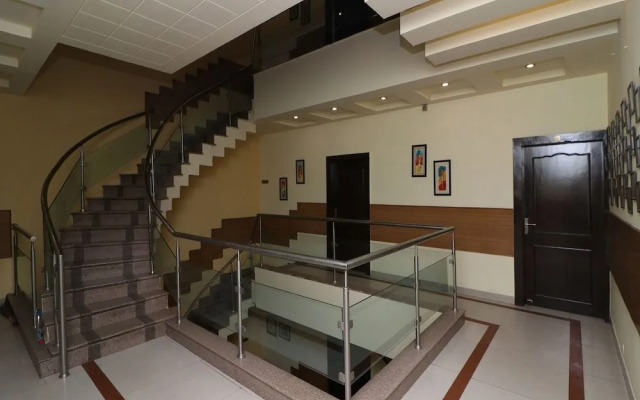 OYO 389 Hotel Applee Inn