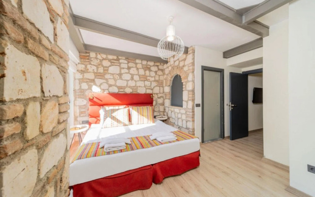 Pleasant Hotel Room Near Hadrian s Gate