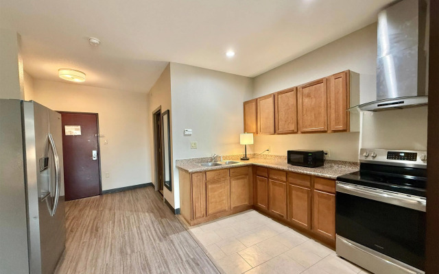 Days Inn & Suites by Wyndham Houston / West Energy Corridor
