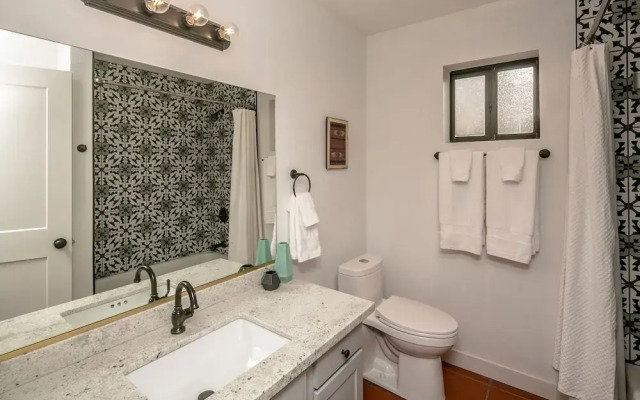 690 Avenida Laredo
