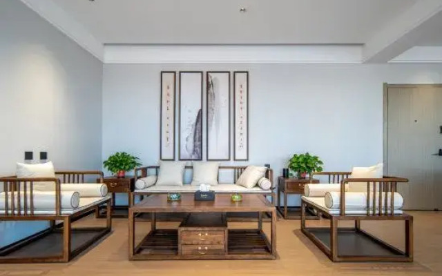 Gray Whale International Hotel (Longquan Branch)