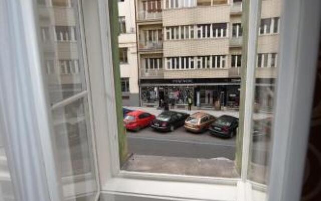 Bourgeois Apartment in Cultural Heritage Building by Ruterra