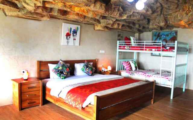 Seruni Hotel Hobbit House