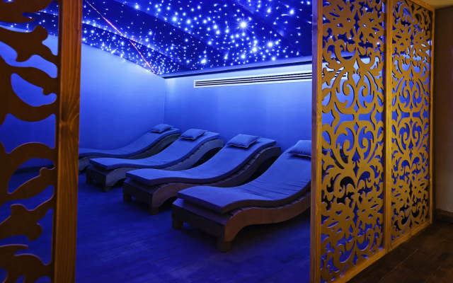 Qlusive Hotel