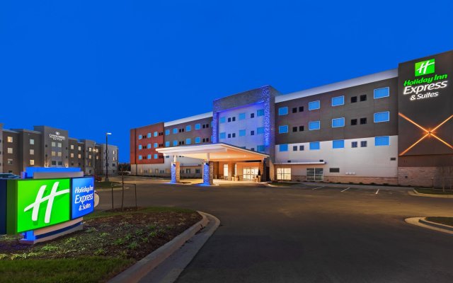 Holiday Inn Express & Suites Lenexa - Overland Park Area, an IHG Hotel