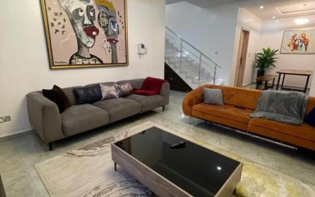 4 bedroom apartment available osapa