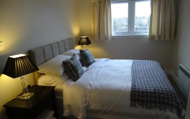 Tay Pearls - Tay Chambers Apartment
