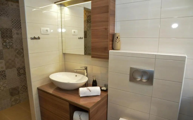 Fifi apartment w. parking in old town