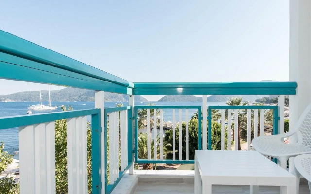 Tropical Beach Hotel
