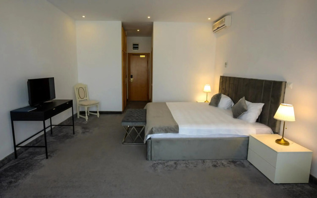 Hotel Queen Vera