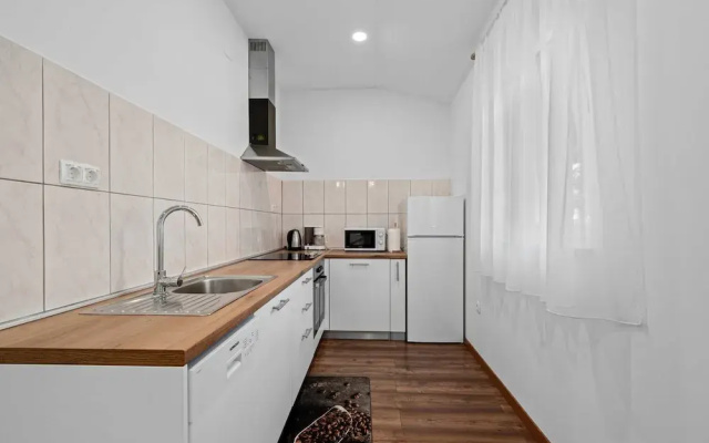 One-bedroom Apartment Near Beach