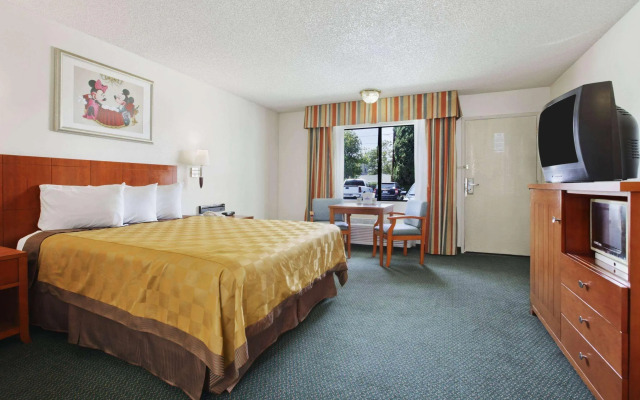 Travelodge Inn & Suites by Wyndham Anaheim on Disneyland Dr