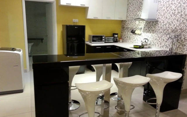 Kl101 Service Suite at the Scott Garden