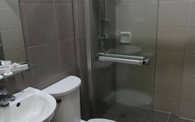 Holiday Suites Hotel & Resort