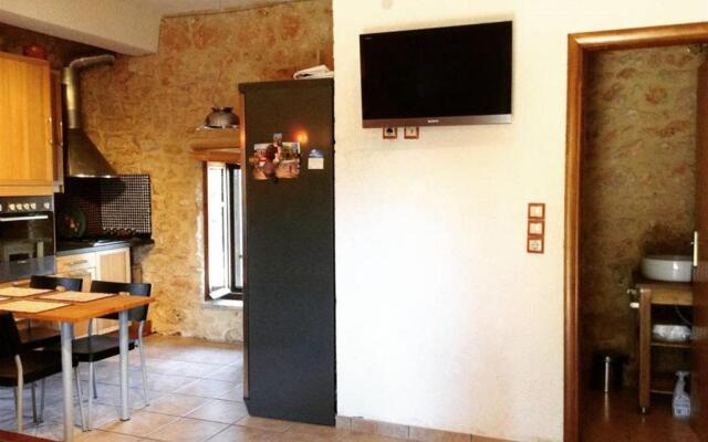 Niko's Stone Guest House