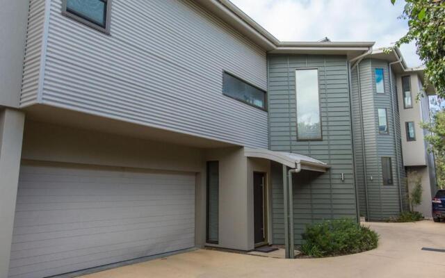 'Rolling Waves 2' on Ocean Drive