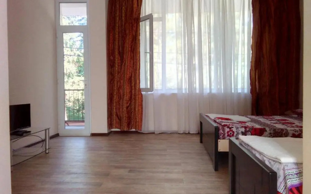 Str.Agmashenebeli 548