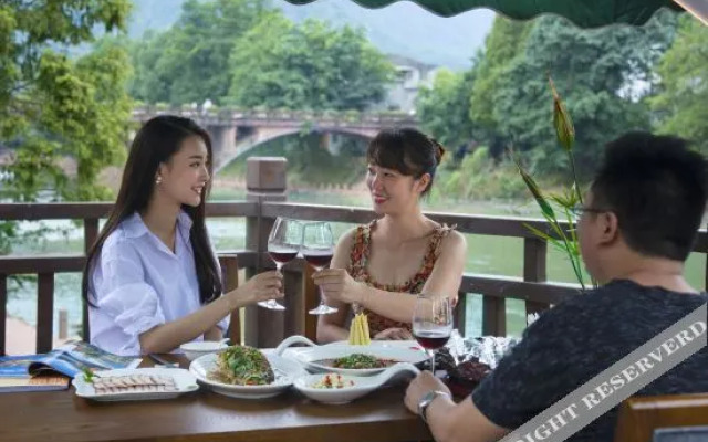 The Jade House · Hongjin